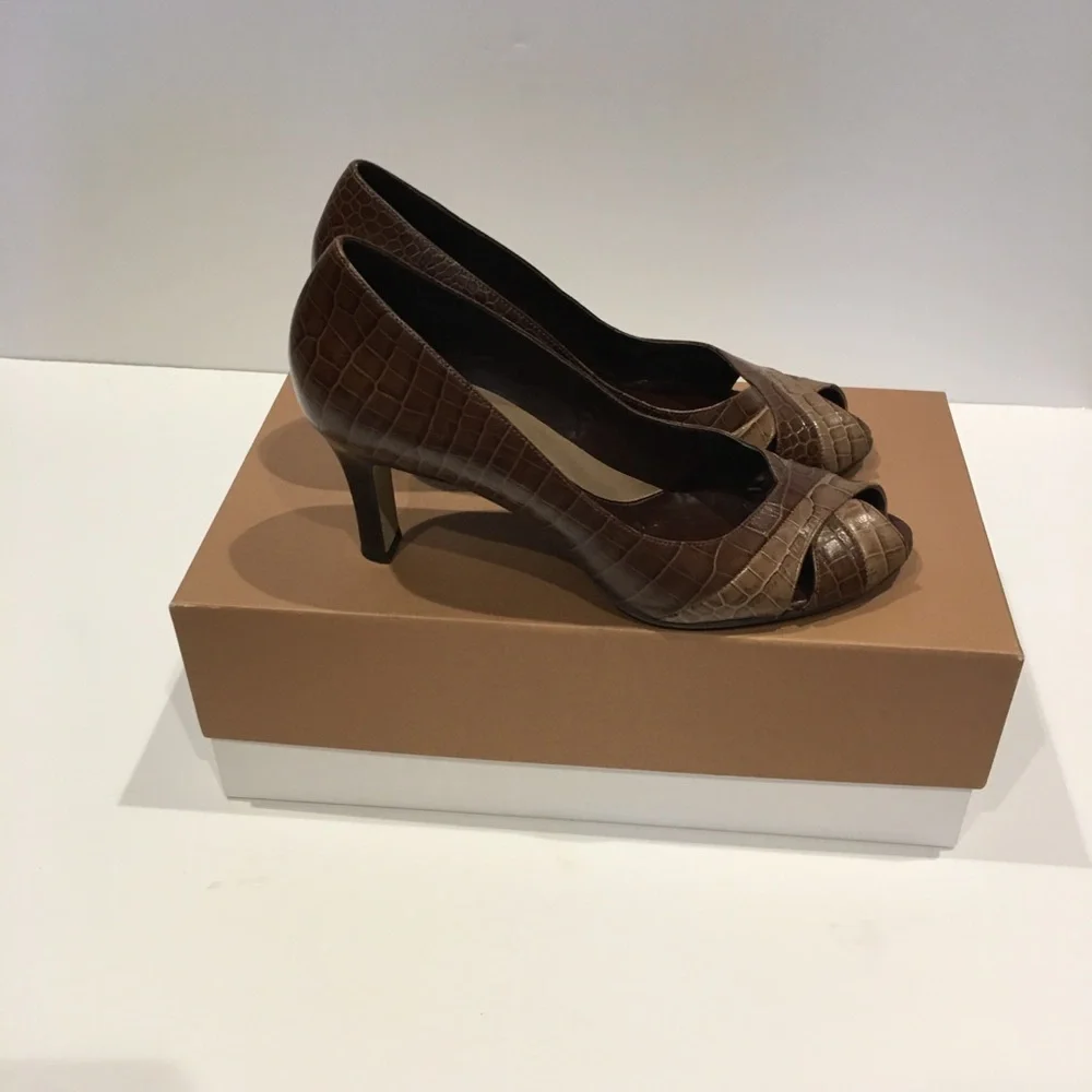 Like New Michelle D Croco embossed open toes